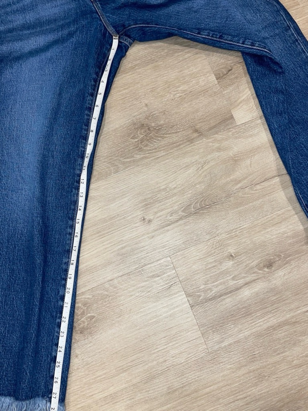 Good American High Rise Wide Straight Leg Raw Hem Jeans Size 4/27 - Picture 3 of 6
